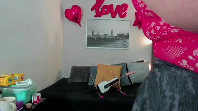 Cheryl JONES online show from March 2026 04:35:02 PM