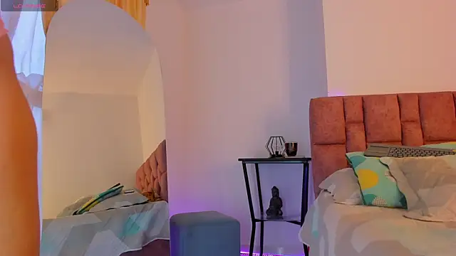 Snapshot of SunnyLeonz chatting on November 2025 10:30:02 PM SunnyLeonz online show from November 2025 10:30:02 PM