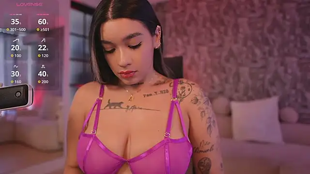 HannahW  online show from September 2025 06:21:01 PM