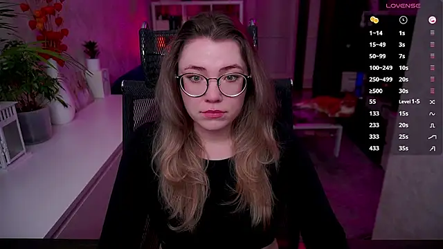 RemyCute online show from April 2026 07:18:02 PM