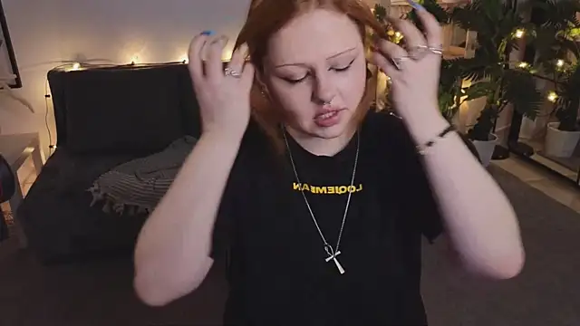 bitchofsun  online show from June 2026 04:43:01 PM