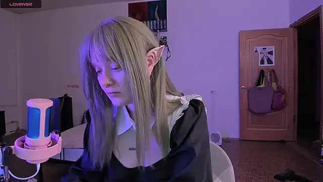 Snapshot of cyber_whore_ chatting on November 2025 04:29:01 PM cyber whore online show from November 2025 04:29:01 PM