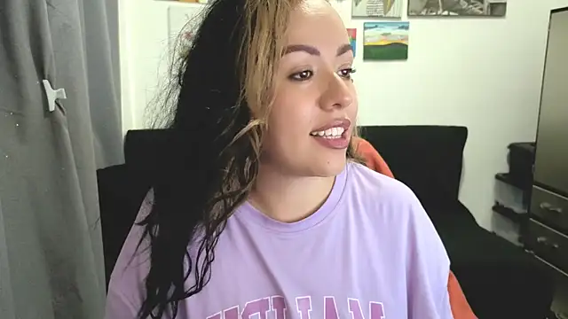 joan-star online show from April 2026 04:45:02 PM