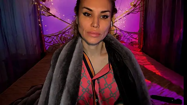 Radmila Queen  online show from November 2025 10:39:02 AM