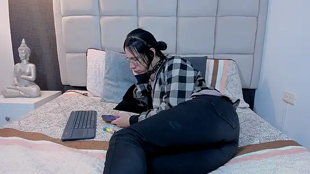 Hecatee 77 online show from February 2025 07:30:02 PM