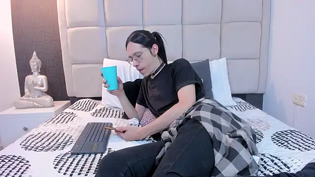 Hecatee 77 online show from March 2025 07:31:02 PM