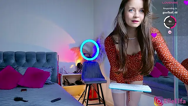 Elfaelle online show from September 2025 07:25:01 PM