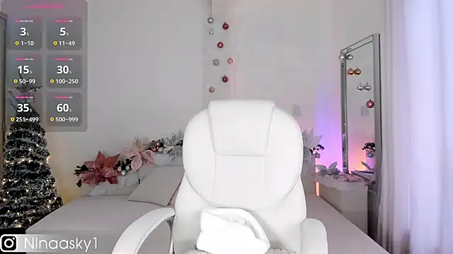 Snapshot of ninaa_sky chatting on December 2024 04:16:02 PM ninaa sky online show from December 2024 04:16:02 PM