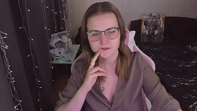 MissBrightShine online show from October 2025 10:49:01 AM