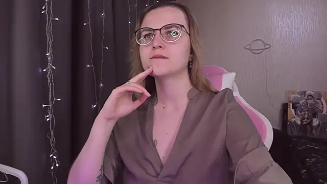 MissBrightShine online show from October 2025 10:47:02 AM