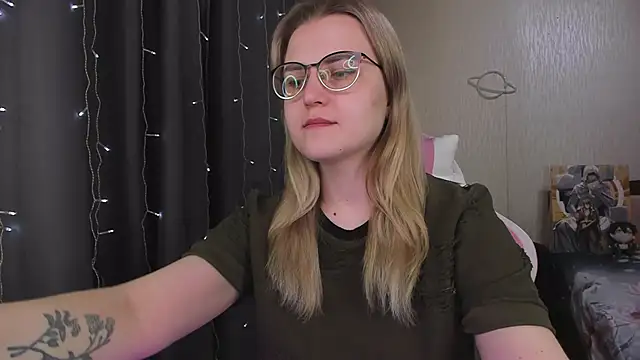 MissBrightShine online show from March 2026 11:38:01 AM