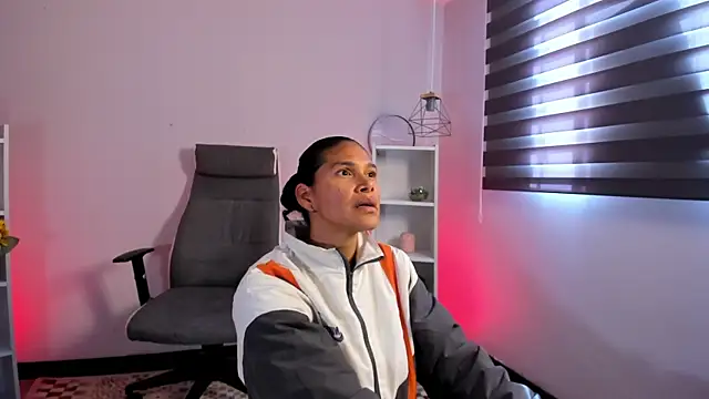 Snapshot of _aish_a_ chatting on November 2025 06:53:01 PM aish a online show from November 2025 06:53:01 PM