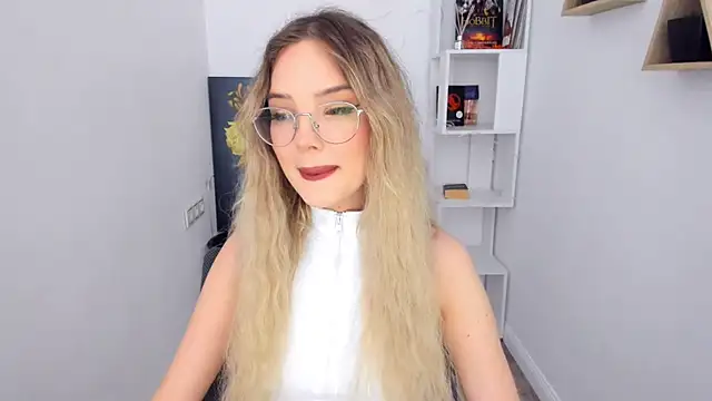 Snapshot of FloweryLove_1 chatting on January 2025 05:35:02 PM FloweryLove 1 online show from January 2025 05:35:02 PM