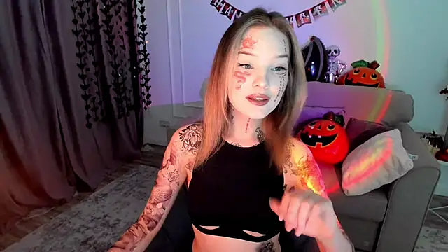 Snapshot of FloweryLove_1 chatting on October 2025 12:39:02 PM FloweryLove 1 online show from October 2025 12:39:02 PM