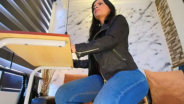 Sophie LittleS online show from February 2026 01:19:01 PM