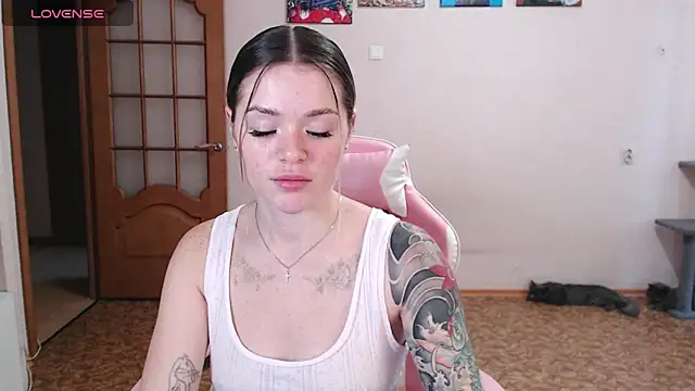 miaacatt online show from November 2025 05:40:01 AM