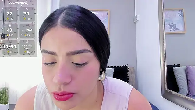 Paula Desousa online show from September 2025 06:07:01 PM