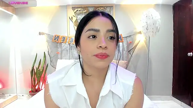 Paula Desousa online show from October 2025 07:38:02 PM