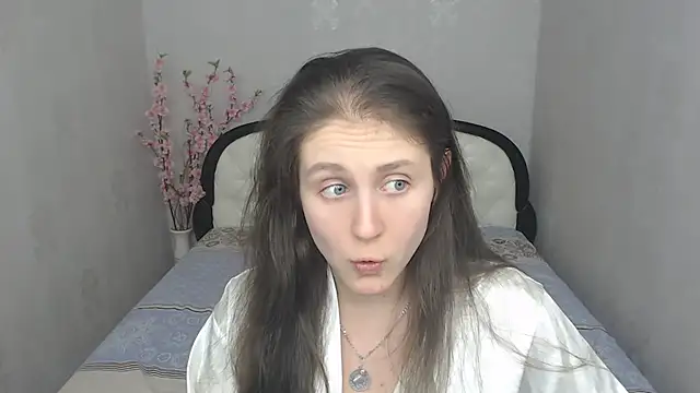 Holliy Cooper online show from February 2025 08:41:02 PM