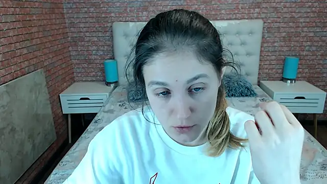 Holliy Cooper online show from November 2025 09:34:01 AM