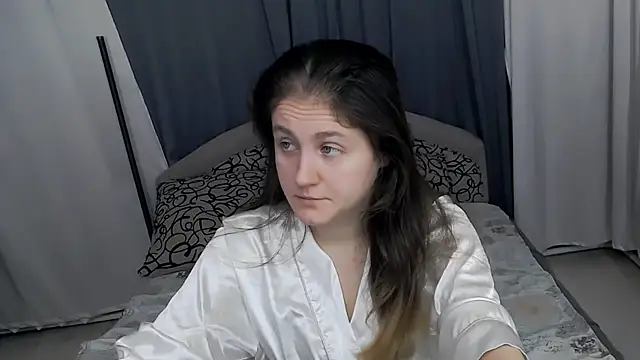 Holliy Cooper online show from December 2025 09:05:01 AM