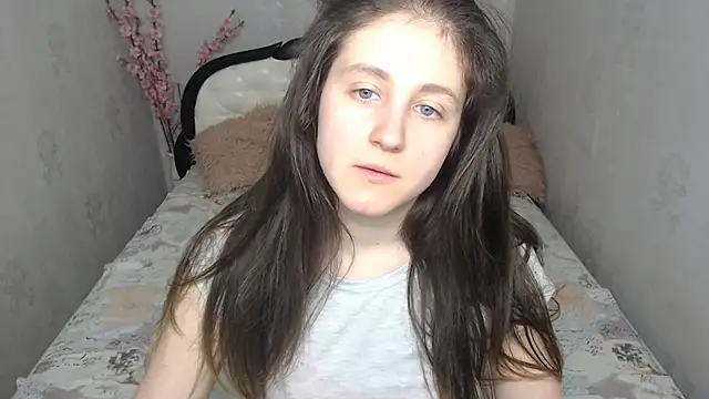 Holliy Cooper online show from June 2026 09:01:02 AM