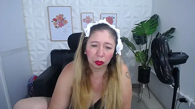 Valentinaa mature online show from March 2025 12:04:01 AM