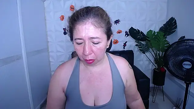 Valentinaa mature online show from October 2025 09:03:02 PM