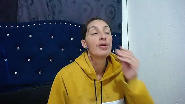 Snapshot of anyu1306 chatting on December 2024 12:38:02 PM anyu1306 online show from December 2024 12:38:02 PM