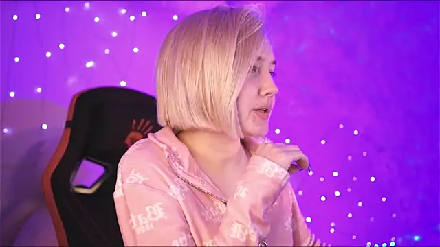 ReiYosimoto online show from December 2024 03:11:01 PM