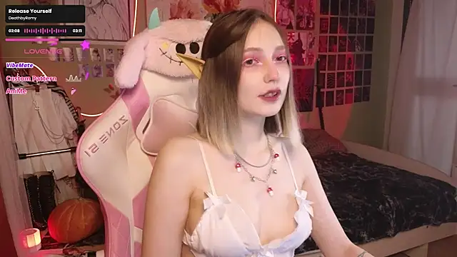 Snapshot of Evie_Ro chatting on October 2025 10:33:01 PM Evie Ro online show from October 2025 10:33:01 PM