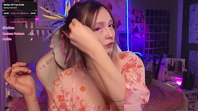 Snapshot of Evie_Ro chatting on November 2025 09:25:02 PM Evie Ro online show from November 2025 09:25:02 PM