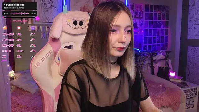 Snapshot of Evie_Ro chatting on December 2025 09:53:01 PM Evie Ro online show from December 2025 09:53:01 PM