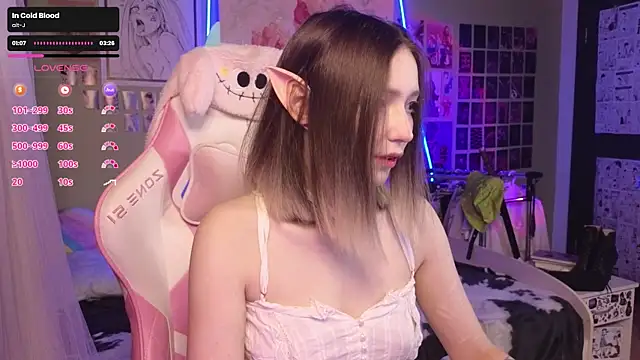 Snapshot of Evie_Ro chatting on December 2025 12:37:02 AM Evie Ro online show from December 2025 12:37:02 AM