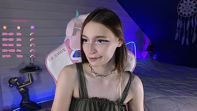 Snapshot of Evie_Ro chatting on July 2026 10:34:02 PM Evie Ro online show from July 2026 10:34:02 PM