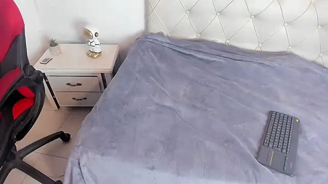 Snapshot of oliver_price1 chatting on April 2026 01:53:02 PM oliver price1 online show from April 2026 01:53:02 PM