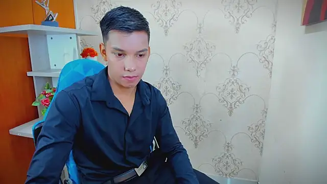Snapshot of Edwin_Blaz chatting on October 2025 09:00:02 PM Edwin Blaz online show from October 2025 09:00:02 PM