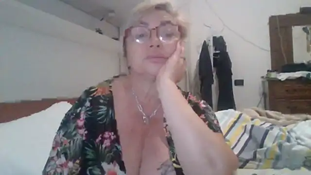 LindaL online show from November 2025 01:11:01 PM