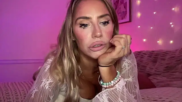 Fitnessbabe69 online show from November 2025 09:19:02 AM